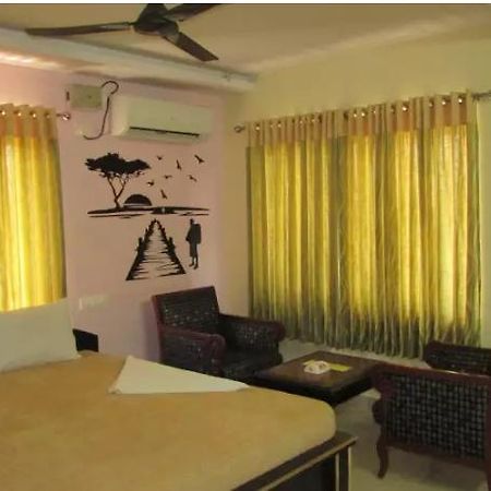 Maruthi Residency Inn & Restaurant Χιντεραμπάντ Εξωτερικό φωτογραφία